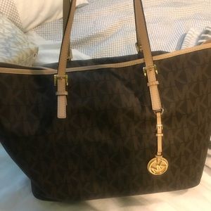 Large Michael Kors tote. Pre loved purse.